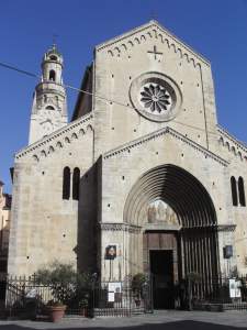 Xtrallusion photo gallery of Italy. Photos, pictures, images and photographs of the Italian Rivieras, the Italian Lakes, the Italian Alps, the Cinque Terre, the Amalfi coast and some of the most beautiful corners of Italy. Plus photos of Italian cities such as Pisa, Milan, Genoa and Rome.